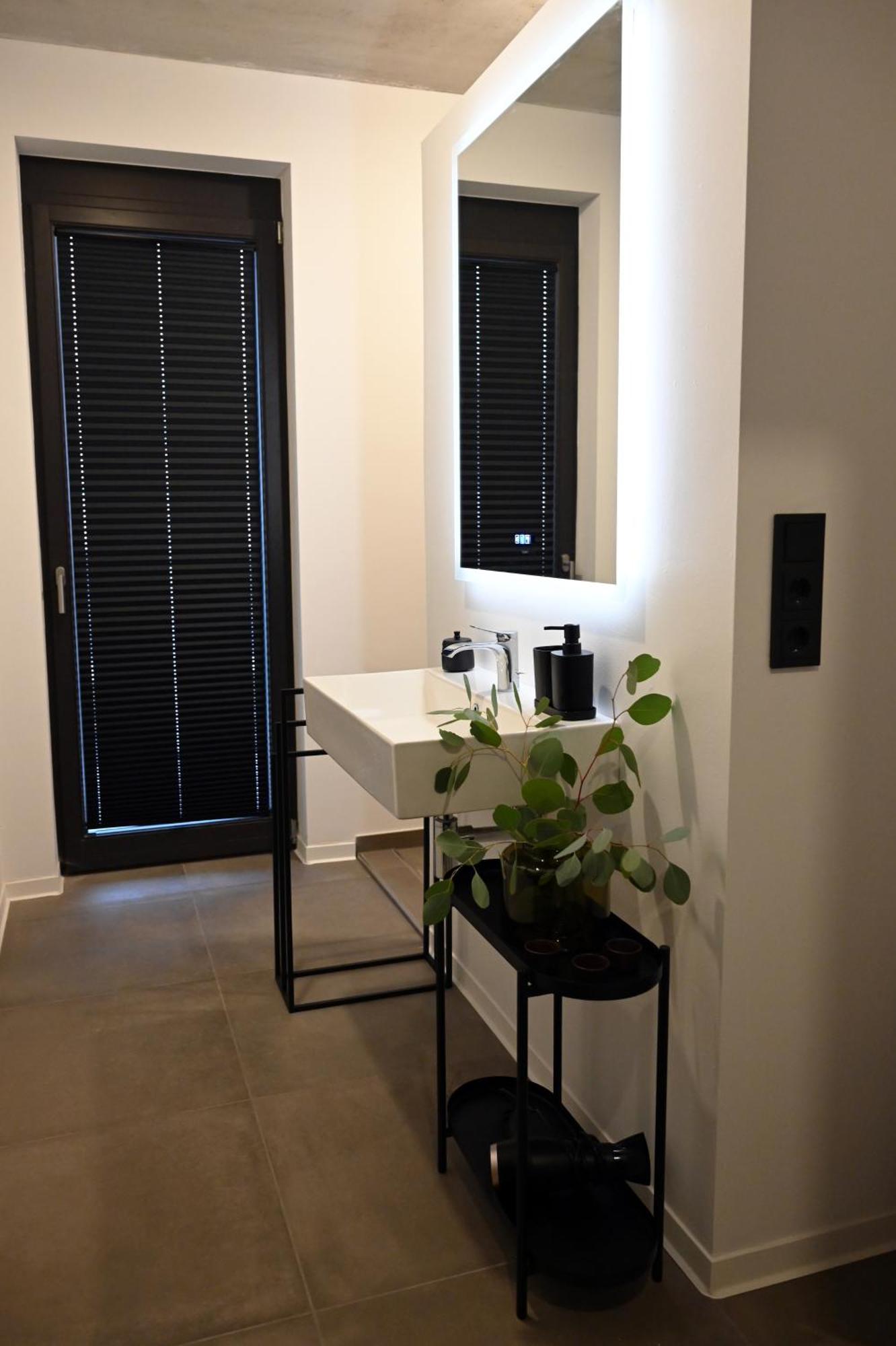 Eiwelhome - Stilvoll, Urban-Ruhig Schlafen, Bahnhofsnah, Balkon Erfurt Kültér fotó